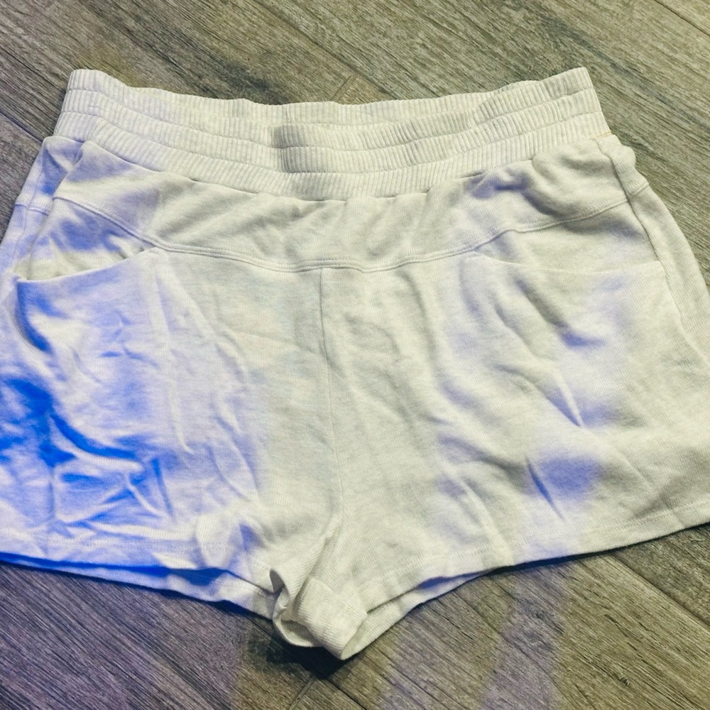 Alala Cream Elastic Shorts Women’s Size Large Comfy Cozy Loungewear NWT